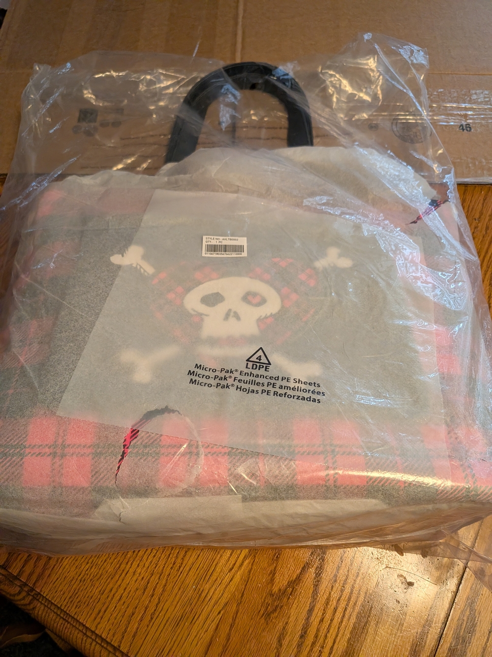Avril Lavigne Loungefly Pink and Black Plaid Skull-Heart Tote - Picture 3 of 5